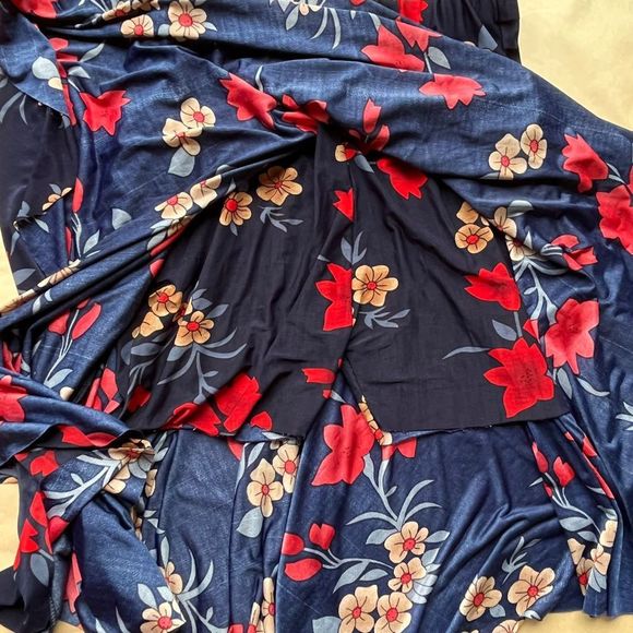 Navy Blue with Red Floral print Skirt with shorts Size small - Picture 3 of 6